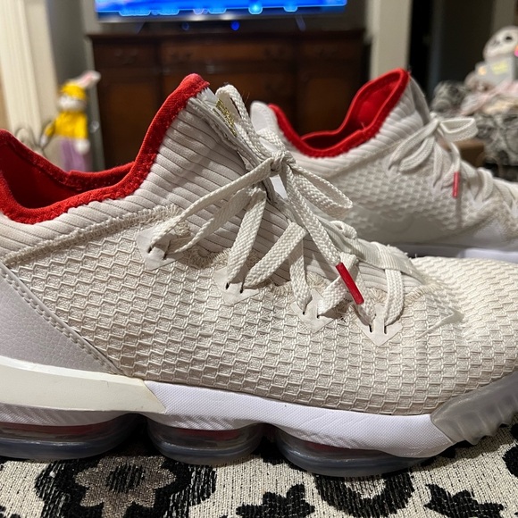 Nike Lebron James XVI 16 Low Draft Night White Metallic Sneaker Shoe Size 10.5 - Picture 6 of 11